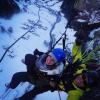 I love to do extreme sports, so here I am jumping off a cliff on the Swiss Alps to go paragliding (paracaídas). Scary, but worth it!