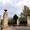 Monuments near Buckingham Palace