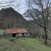 There were many abandoned farm houses, like this one, in the valleys near the trail