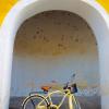 Here's a pic of my friend's (Daniel) sweet, yellow ride. Daniel says, "Personalmente, prefiero andar en bicicleta por el pueblo." [Personally, I like riding my bike around town.]