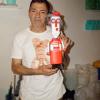 We met an artist who makes sculptures out of garbage he found on the beach in Cádiz or around the city