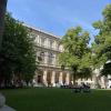 Der Innenhof der Universität Wien im Sommer