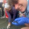 My friend holding a baby turtle/Mi amiga sosteniendo una tortuga bebé
