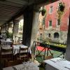 There are many restaurants directly along the canals!