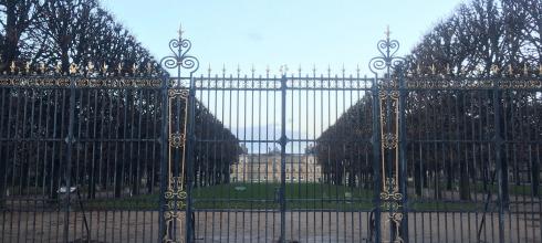 Can you guess where this famous garden with a palace is?
