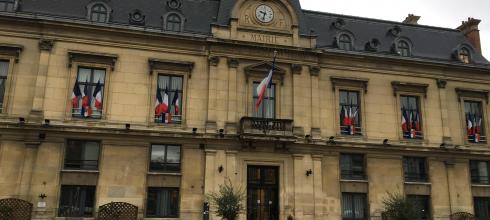 This is the town hall of Saint-Ouen. In French, the word for town hall is "mairie."