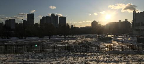 This picture perfectly captures the idea of "snow with sun" that Russians love so much