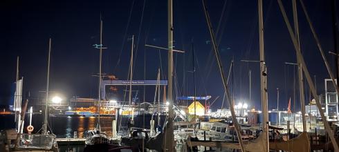 Because Kiel is a "sailing city", there are many sailboats docked here... check out the Kiellinie at night