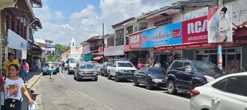 The busy downtown of Las Tablas