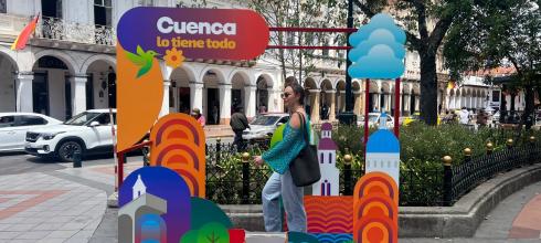 The slogan for Cuenca festivals was "Cuenca lo tiene todo" as seen in this picture opportunity in the park!