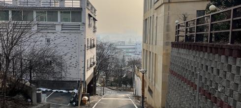 The view from a city street in 청주 (Cheongju)