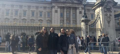 This is me and my friends who visited in front of Buckingham Palace!
