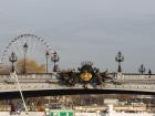 Beautiful bridge along the Seine!