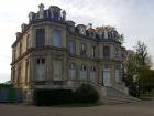 The old city hall of Choisy-le-Roi looks beautiful, doesn't it?