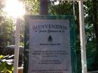 A sign to the botanic garden in Spanish. "Bienvenida" means welcome!