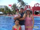 Sofia with her family: mother Jennifer, father Jaime and little sister Liseth