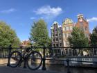A bike, a canal and a canal house