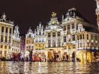 Beautiful Grote Markt, which lights up at night