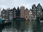 This is what the houses in Amsterdam look like. 
