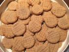 Peanut butter is not so popular outside of the US, so I’ve been making all kinds of treats for my Czech friends, like these peanut butter cookies!