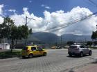 A normal street in Ibarra with a car and a taxi