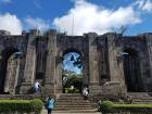 Las ruinas (ruins) of Cartago are the remains of a church that was constantly damaged by earthquakes every time it was finished being built or fixed