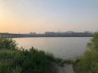 Welcome to the Han River, one of Korea's longest rivers. In the spring, you can spot many people taking walks and having picnics! 