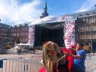 Chulapo and Goyesco costumes in front of a stage in Plaza Mayor