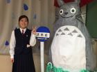 Misato had fun posing with a bunch of statues at her school festival