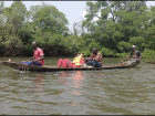 A typical pirogue traveling down the Djerem River 