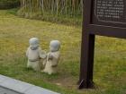 Trekkers of Niu Shou Shan are greeted by these two cute monk statues