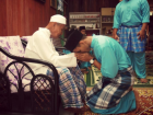 This is what seeking forgiveness looks like during Eid (Google images)