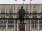 A statue of Lenin, still standing in Tula