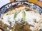 Chilaquiles en salsa verde con pollo (chilaquiles with green salsa and chicken)!