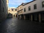 The Praza das Damas in the medieval section has porticos, which are characteristic of a medieval European city