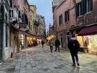 Moving through the streets of Venezia