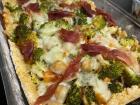 I also love cooking at home--here's a cornmeal crust pizza I made this week! / También, me encanta cocinar en casa--aquí está una pizza que cociné esta semana!