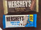 Hershey's chocolate with English and Chinese text