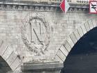 A big crest for a short man