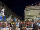 Different groups wear similar colors, with very decadent costumes and huge flags