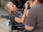 During Kanu Pongal, elders apply fresh turmeric to the foreheads of the younger people in their family