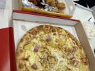 Hye-yun likes Korean-style pizza, specifically bacon-potato pizza