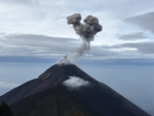 Volcán de fuego (fire volcano) explodes