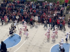 The desfile (parade) of students in our town square