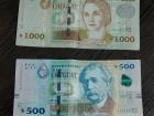 Bills for $500 and $1000 pesos uruguayos
