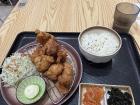 I ate karaage chicken with my friends for dinner and it was TASTY!