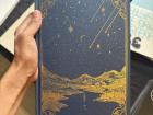 Libro en la feria de arte sobre los meteoroides