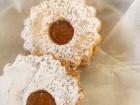Occhi di bue (bull's eye) - a yummy breakfast cookie with jam!