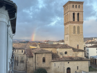 Después de mucha lluvia hubo un arcoíris detrás de la catedral/After a lot of rain, there was a rainbow behind the cathedral