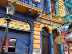 El barrio La Boca — con muchos colores